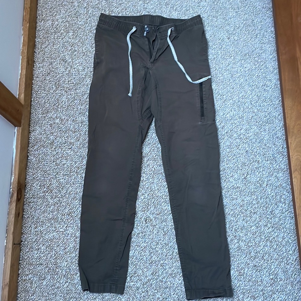 Vuori ripstop drawstring pants, size M with elastic waist. Dark olive green.